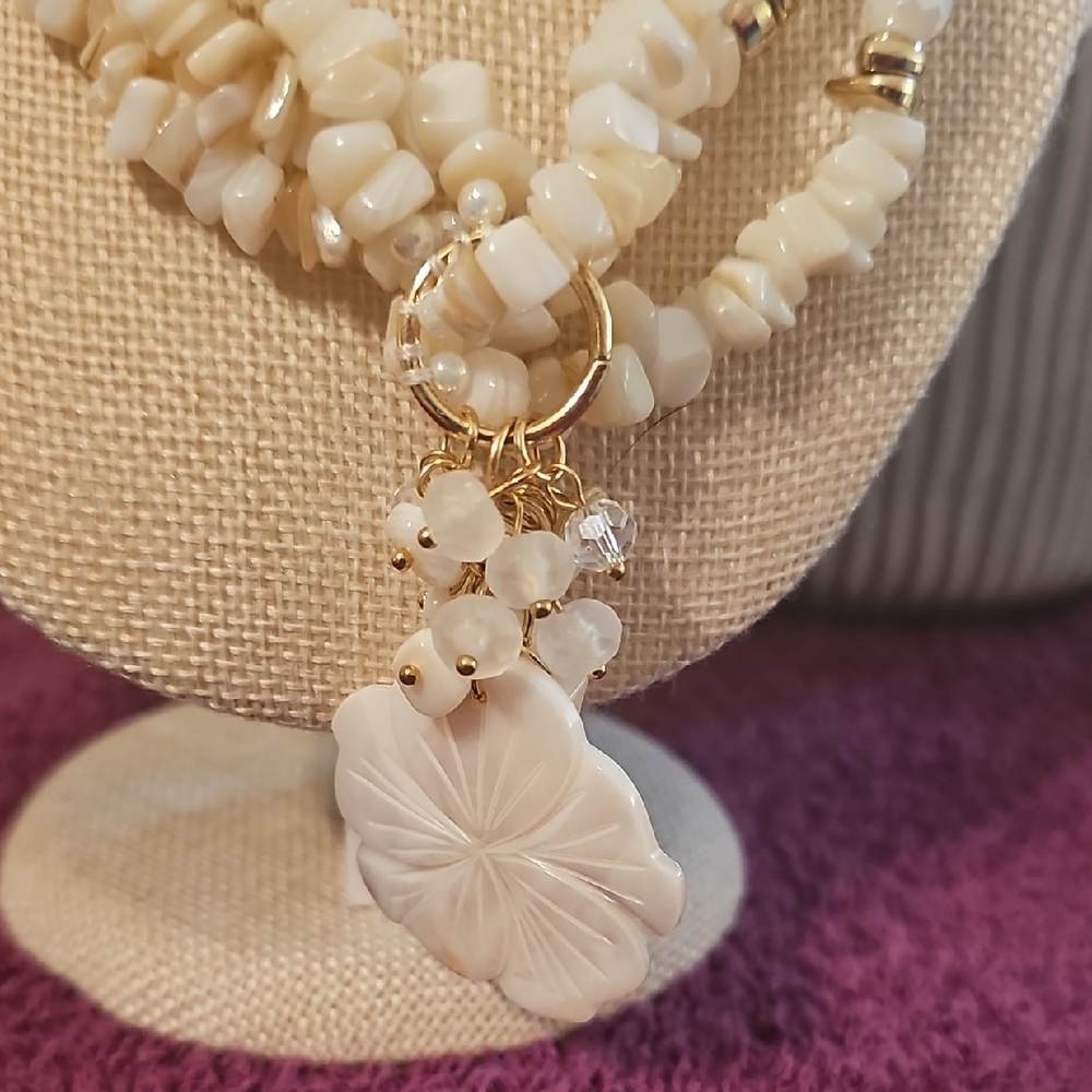 Vintage White and Gold Layered Necklace Set - Picture 2 of 4